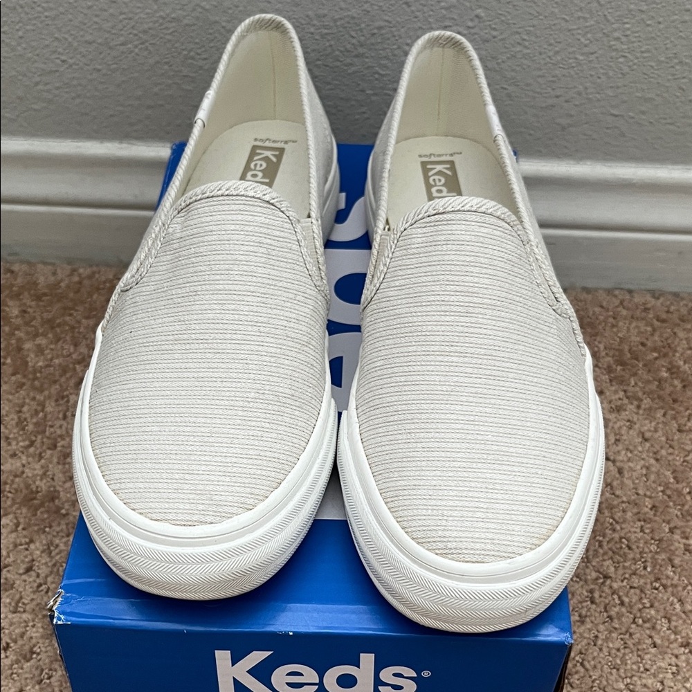 Keds Women’s Slip-On Sneakers in Light Beige Size 7